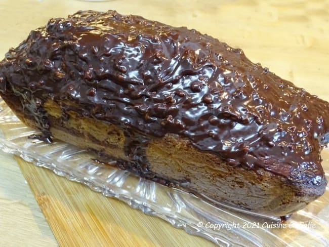 Gâteau marbré, glaçage praliné