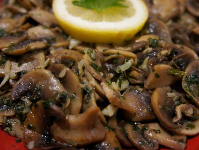 Champignons de Paris sautés à l'ail et persil