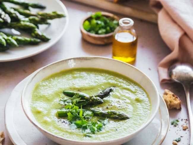 Velouté d'asperges vertes et petits pois