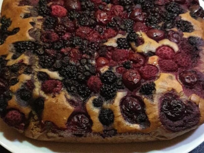 Bublanina aux fruits rouges. Gâteau Tchèque traditionnel