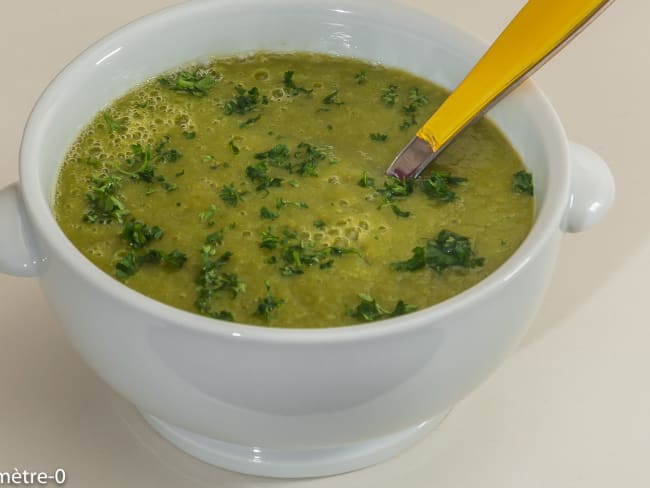 Soupe de panais au poireau et fanes de navets nouveaux