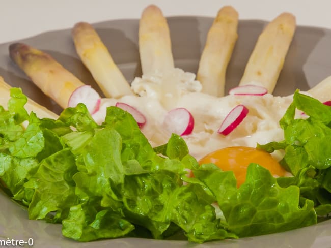 Asperges aux oeufs et à la crème de chou fleur