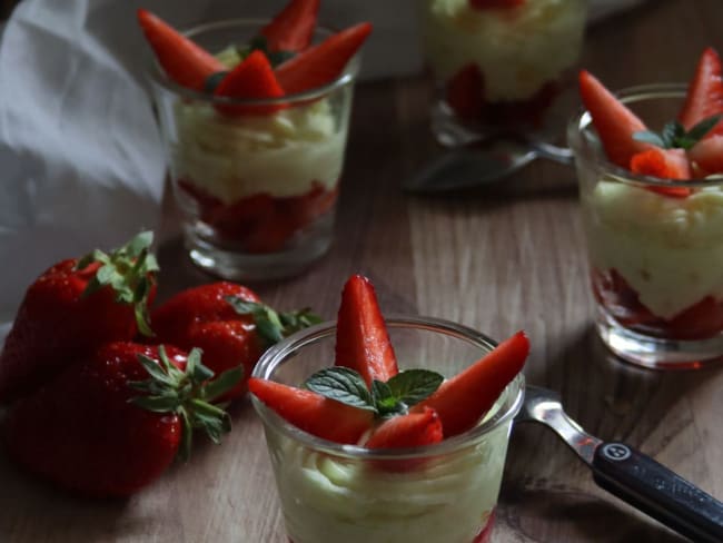 Verrines de fraises à  la mousse de citron