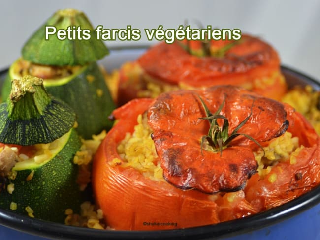 Petits farcis végétariens: tomates et courgettes farcies au boulgour, champignons et parmesan