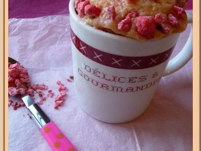 Mug cake aux pralines roses