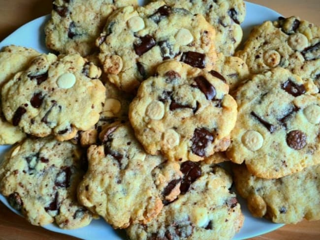 Recette de cookies moelleux aux deux chocolats de Cyril Lignac. Gourmand