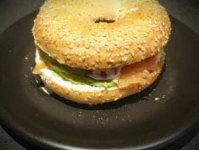 Bagel saumon fumé, avocat et tomates