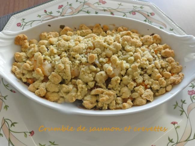 Crumble de saumon au parmesan et crevettes