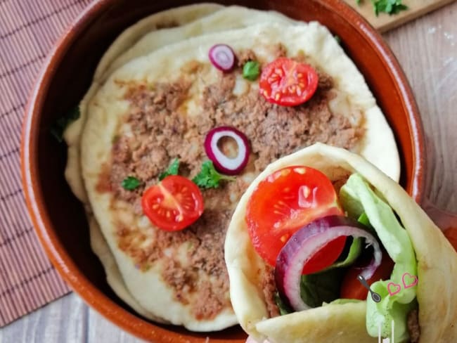 Lahmacun : la pizza turque à la viande hachée