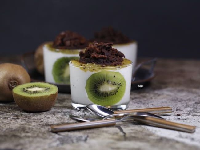 Mousse au fromage blanc aux kiwis et moelleux au chocolat