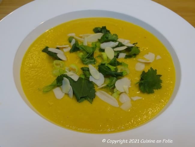 Velouté de lentilles corail, patate douce aux épices, lait de coco et orange sanguine