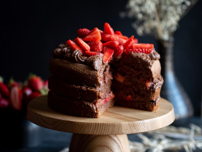 Gros gâteau Layer cake chocolat fraises