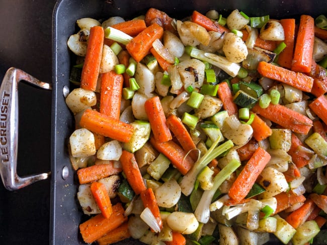 Légumes rôtis dans un plat à rôtir Le Creuset