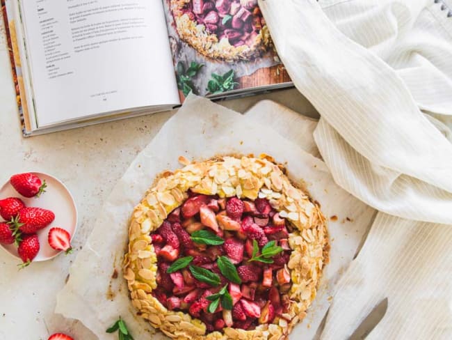 Tarte rustique fraise-rhubarbe