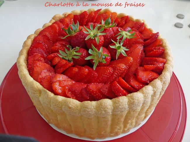 Charlotte à la mousse de fraises