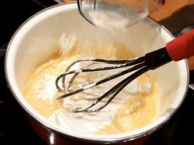 Sauce béchamel maison traditionnelle. Recette simple et rapide !