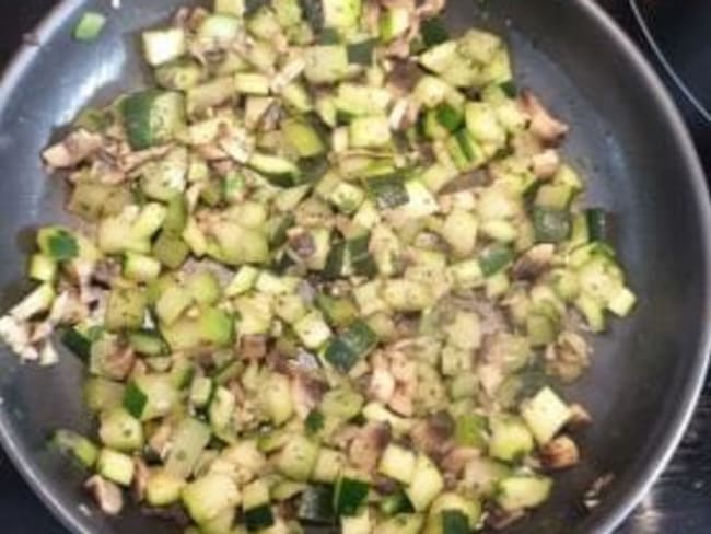 Poêlée champignons de Paris, courgettes. Recette végétarienne