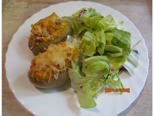 Pommes de terre farcies à la catalane, avec du chorizo et des tomates