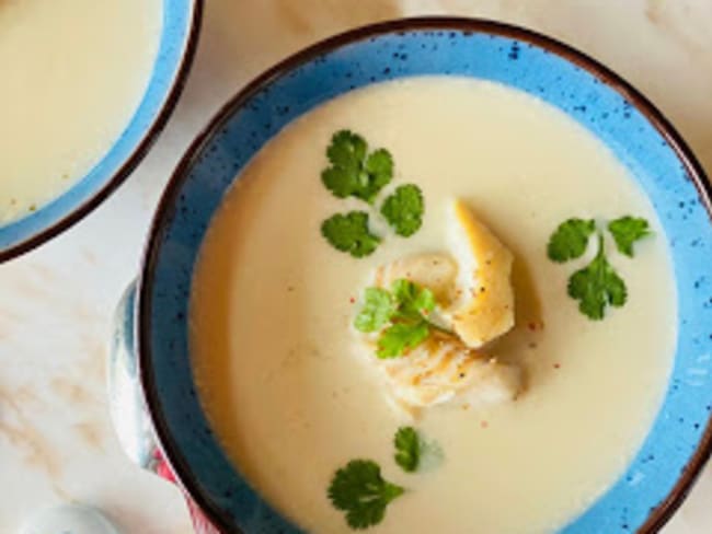 Potage aux asperges et dés de haddock