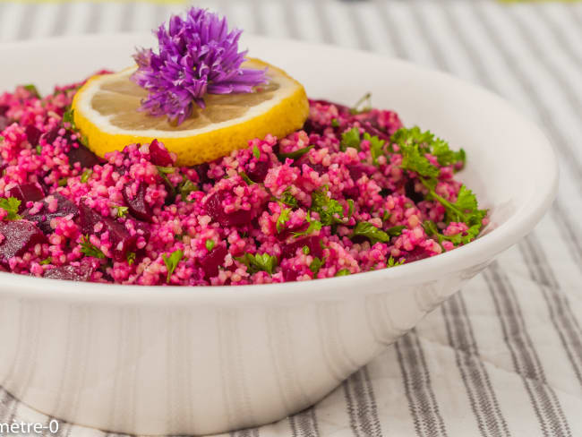 Salade de semoule aux betteraves rouges et fines herbes