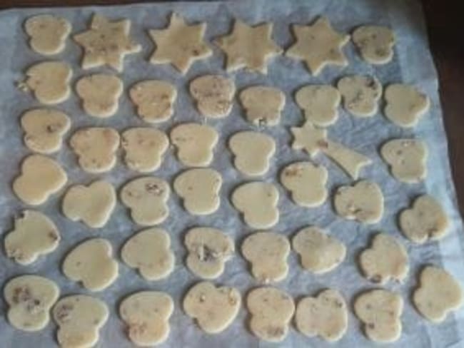 Recette de petits biscuits de Noël aux noix. Facile et rapide