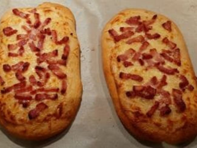 Recette de fougasses aux lardons. A servir en apéritif