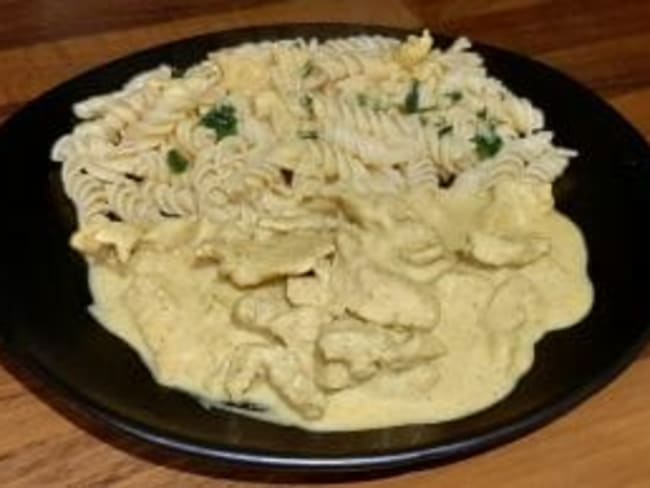 Recette de poulet au curry et oignons. Une recette facile