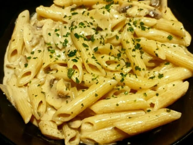 Penne, champignons, crème et roquefort