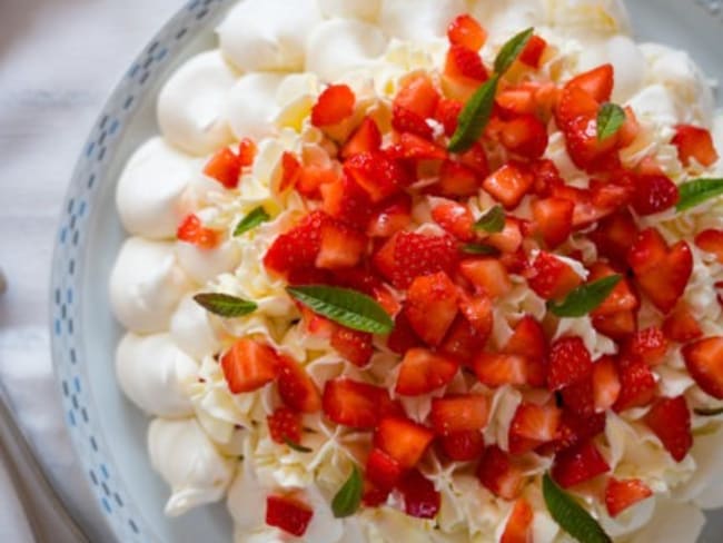 Pavlova aux fruits rouge et verveine