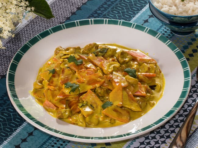 Sauté végétal au cari de carottes, noix de coco et noix de cajou