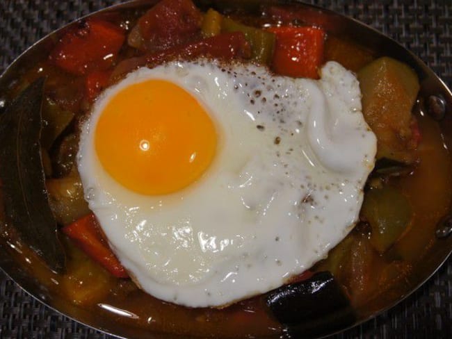 oeufs au plat à la ratatouille