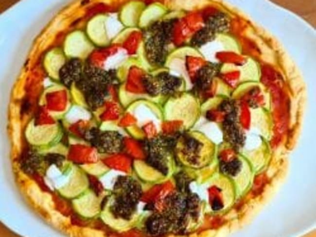 Recette italienne et végétarienne de tarte à la courgette, tomate et pesto