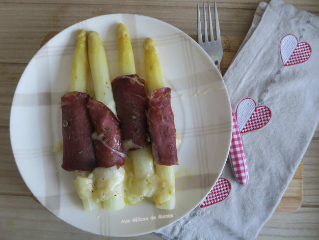 Asperges blanches des Landes à la coppa et fromage crémeux