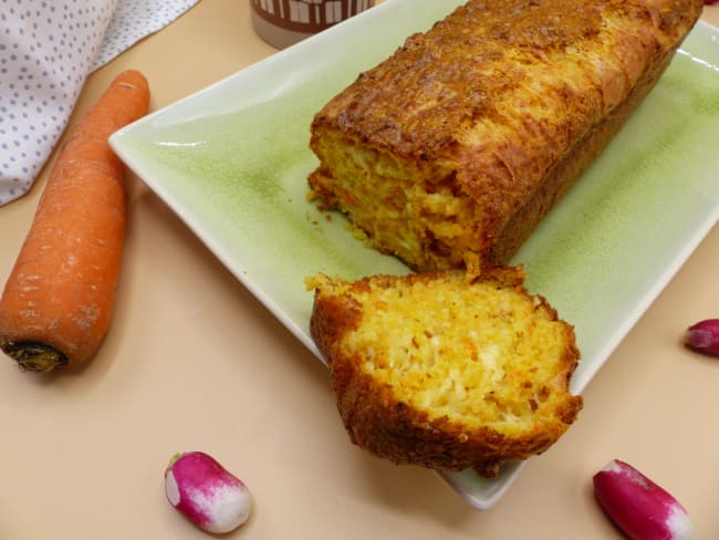 Cake anti-gaspi aux carottes et gouda cumin