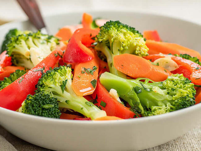 Sauté de brocolis carottes et poivron