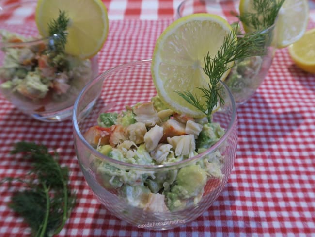 Verrines de crabe à  l'avocat, tomates cerise et concombre