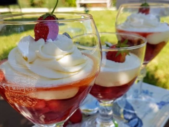 Coupe de fraises et sa chantilly à la verveine citronnelle