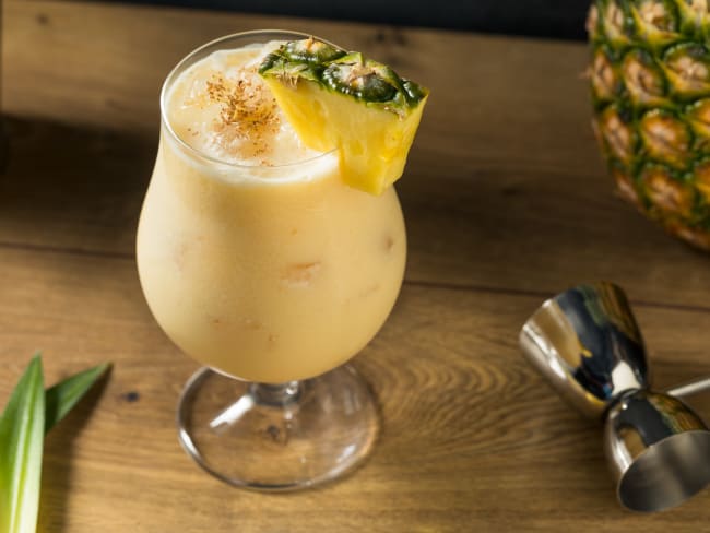 Painkiller : un cocktail au rhum, jus d'ananas, jus d'orange et crème au noix de coco