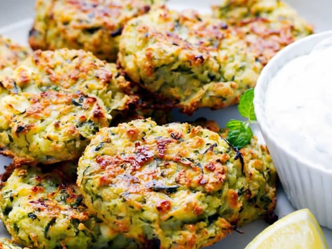 Galettes de courgettes à la sauce yaourt