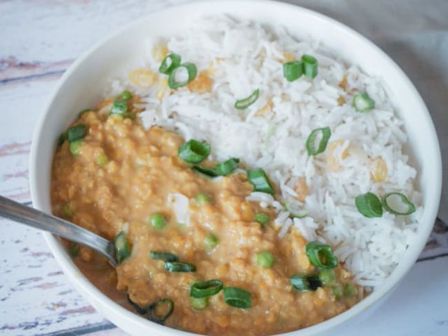 Dahl de lentilles corail aux petits pois facile