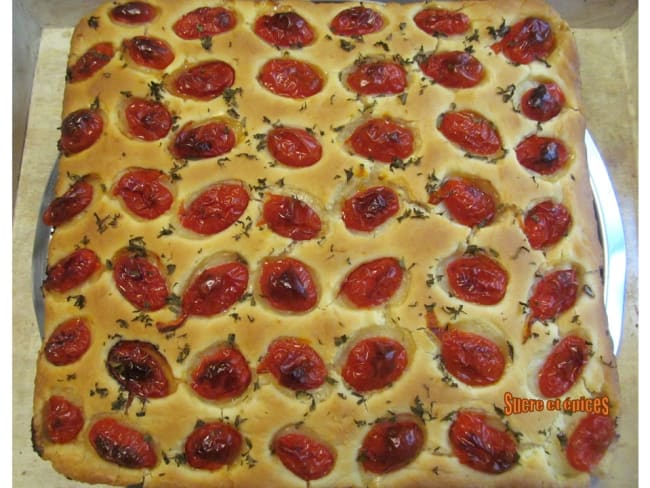 Focaccia des Pouilles aux tomates cerises et à l'origan