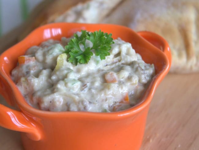 Salade orientale d'été à l'aubergine