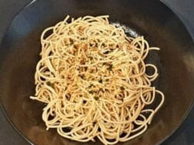 Recette japonaise de nouilles udon froides pimentées. Recette asiatique