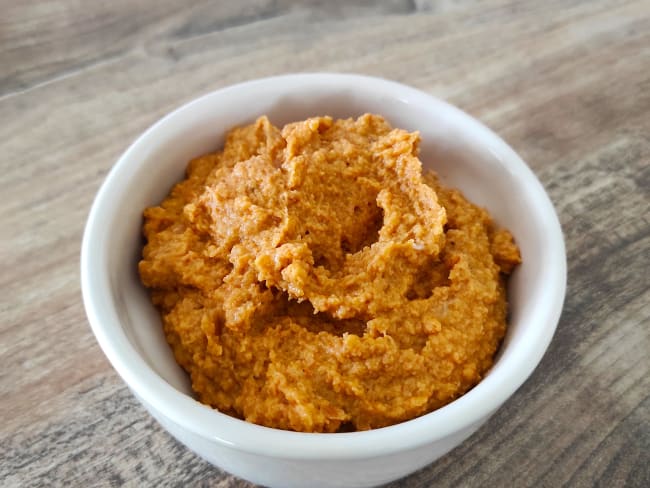 Houmous de tomate et basilic