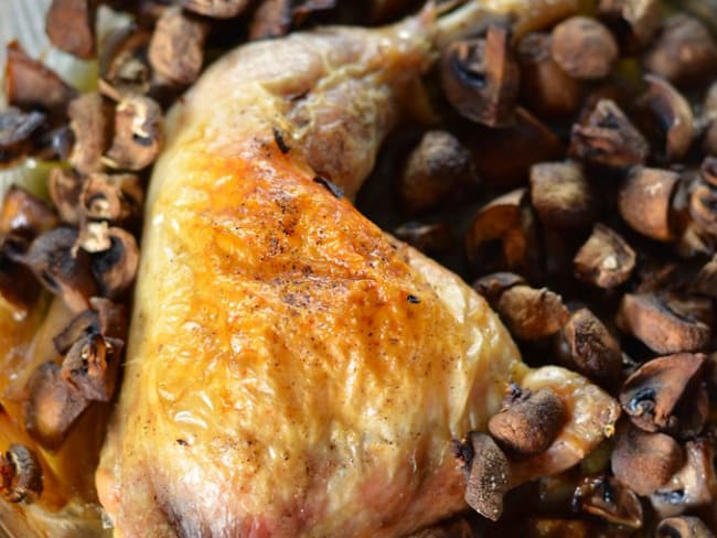 Cuisse de poulet rôti au four aux champignons