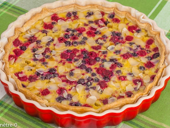 Tarte feuilletée à la rhubarbe et aux fruits rouges