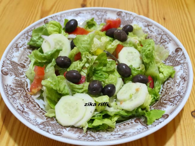 SIMPLE SALADE VERTE AUX CONCOMBRES ET A LA TOMATE