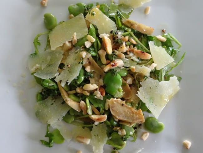 Salade de fèves, artichaut et pecorino