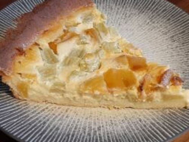 Tarte à la rhubarbe et mangues caramélisées au miel