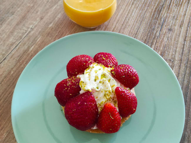 Sablé breton à la chantilly et aux fraises